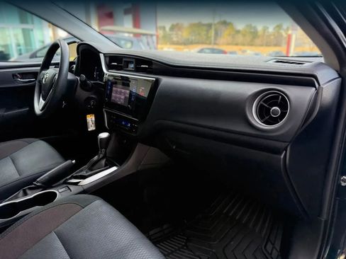 Used 2019 Toyota Corolla LE image 19