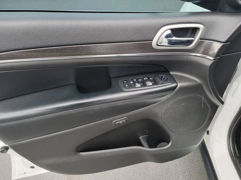 Used 2018 Jeep Grand Cherokee Limited AWD/4WD image 27