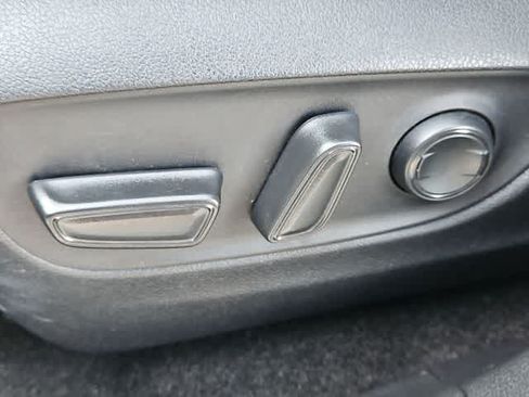 Used 2025 Toyota RAV4 XLE FWD image 15