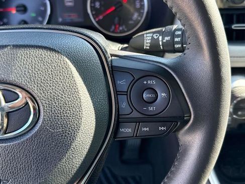 Used 2020 Toyota RAV4 XLE Premium image 26