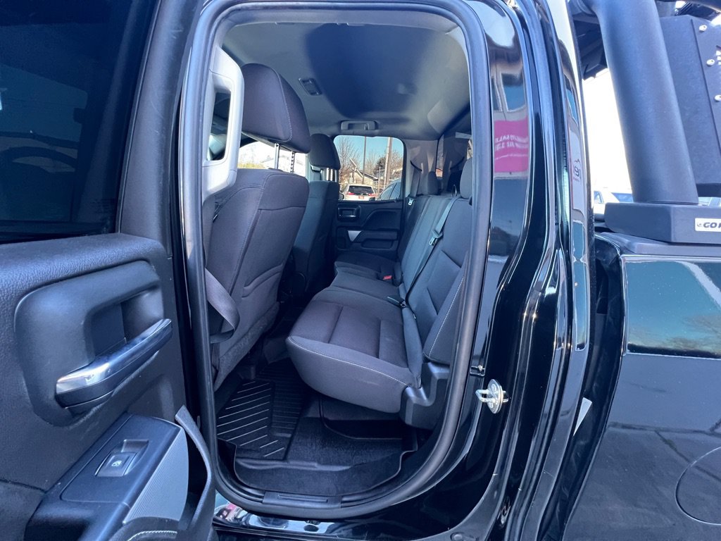 Used 2018 Chevrolet Silverado 1500 LT w/ Redline Edition AWD/4WD image 11
