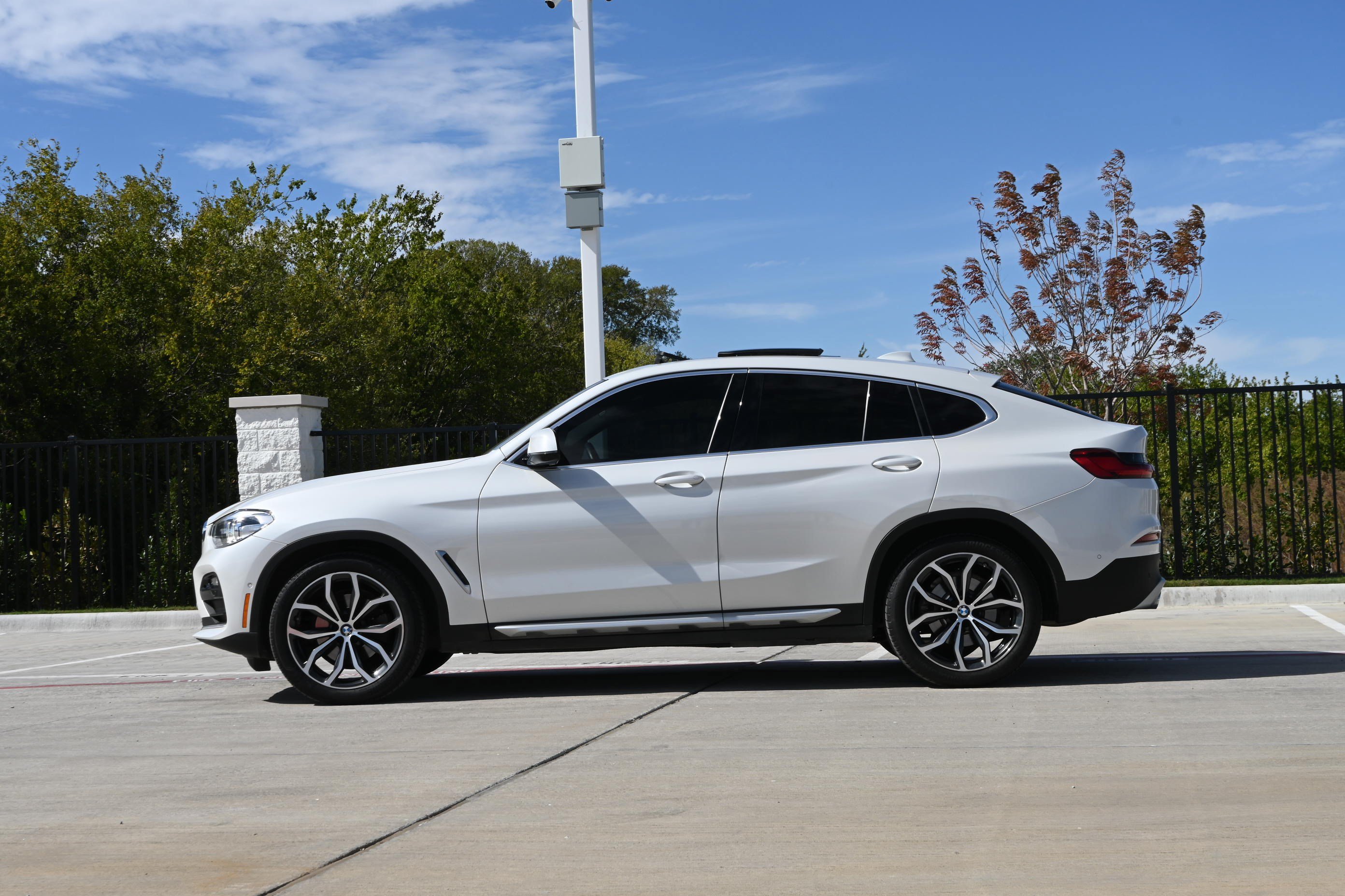 Used 2021 BMW X4 xDrive30i w/ Premium Package AWD/4WD image 6