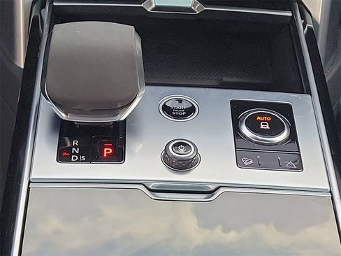 Used 2023 Land Rover Range Rover SE image 20