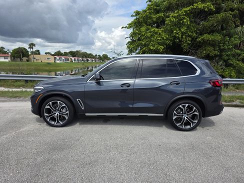 Used 2022 BMW X5 xDrive40i w/ Premium Package AWD/4WD image 7