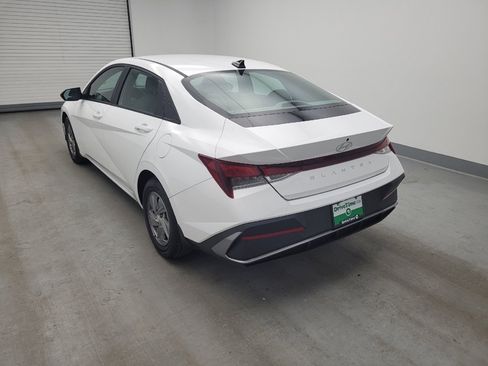Used 2025 Hyundai Elantra SE FWD image 5