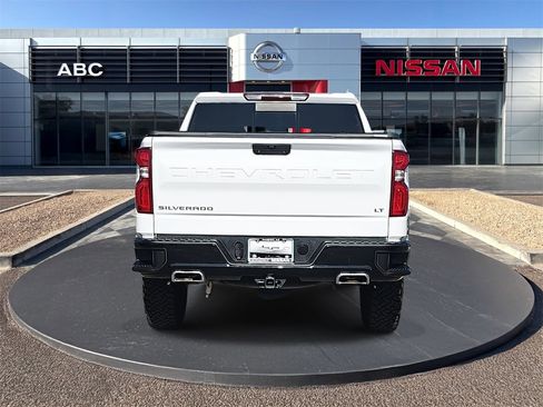 Used 2021 Chevrolet Silverado 1500 LT Trail Boss w/ Convenience Package II image 6