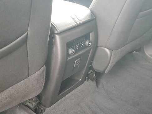 Used 2022 Chevrolet Traverse LT image 31