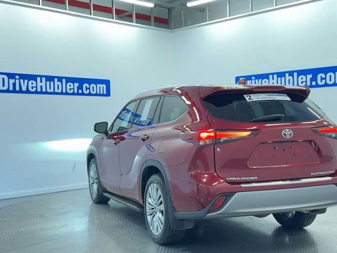 Used 2025 Toyota Highlander Platinum AWD/4WD image 6