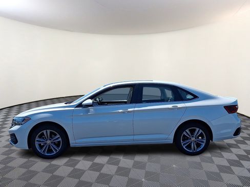 Used 2023 Volkswagen Jetta SE FWD image 4