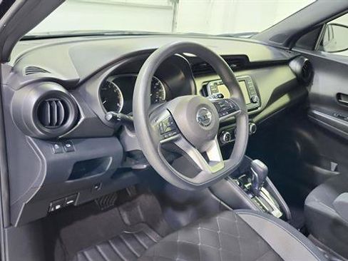 Used 2019 Nissan Kicks S FWD image 10