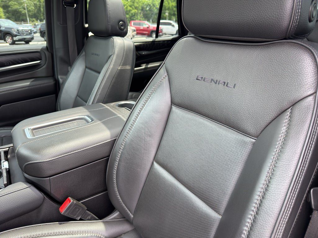 Used 2024 GMC Yukon Denali AWD/4WD image 14