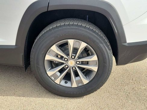 New 2026 Chevrolet Equinox LT w/ Convenience Package II FWD image 12