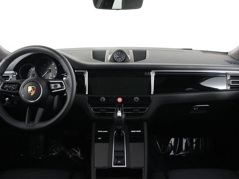 Certified 2025 Porsche Macan image 11