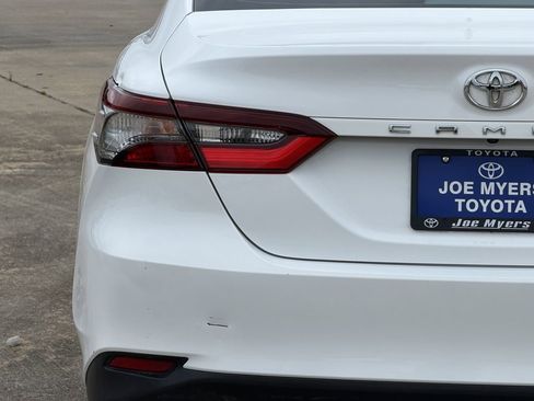 Used 2021 Toyota Camry LE FWD image 10