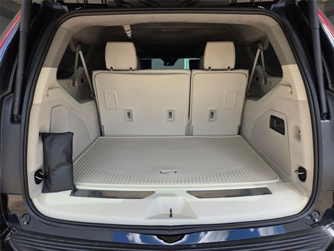 New 2026 Cadillac Escalade ESV Platinum Sport w/ LPO, Floor Liner Package AWD/4WD image 34