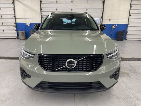 Used 2023 Volvo XC40 B5 Plus w/ Driver Assist Package image 3