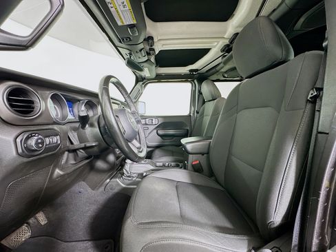 Used 2021 Jeep Gladiator Sport image 13