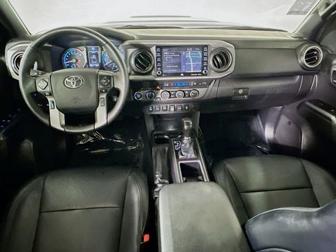 Used 2022 Toyota Tacoma TRD Sport w/ TRD Premium Sport Package AWD/4WD image 27