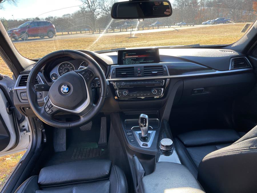 Used 2017 BMW 330e w/ Technology Package RWD image 9
