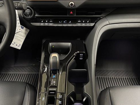 New 2025 Toyota Crown Signia image 25