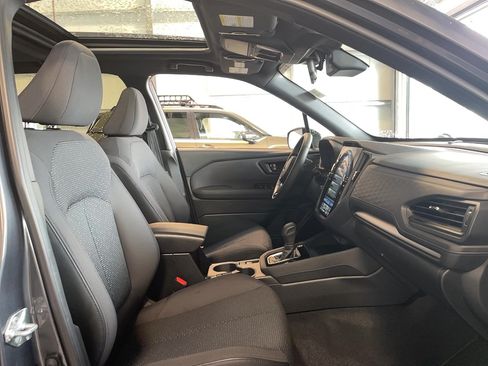 Used 2025 Subaru Forester Premium AWD/4WD image 21