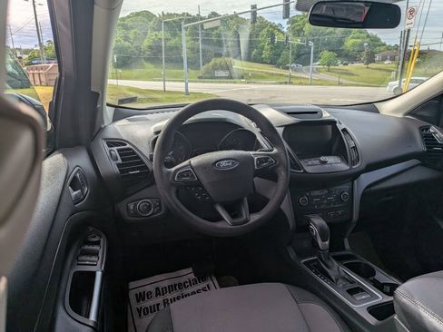 Used 2018 Ford Escape SE w/ SE Sync 3 Package FWD image 14