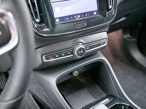 Certified 2023 Volvo C40 Recharge Core w/ Protection Package Premier image 16