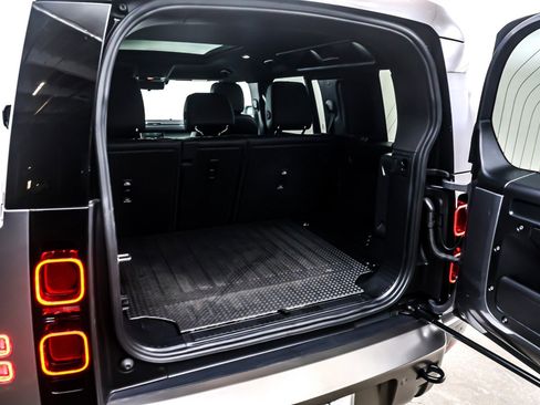 Used 2024 Land Rover Defender 110 X-Dynamic SE image 23