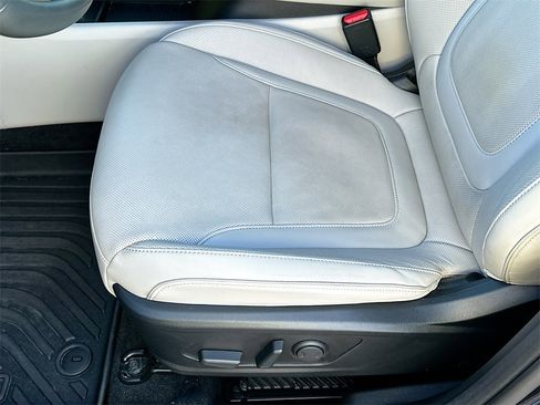 Used 2025 Hyundai Tucson Limited image 19