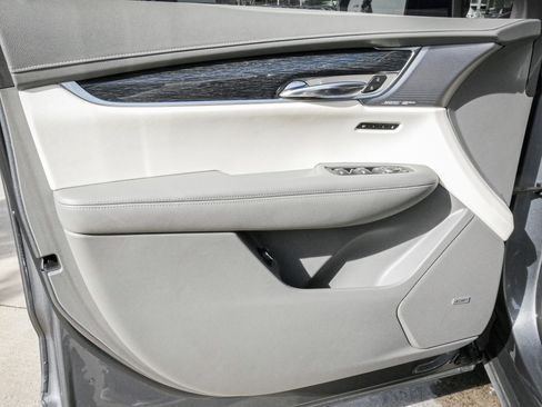 Used 2020 Cadillac XT6 Premium Luxury image 14