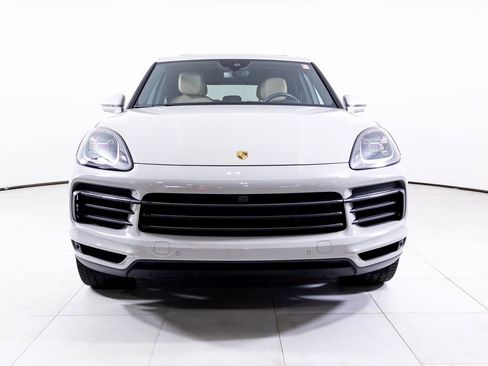 Certified 2023 Porsche Cayenne Platinum Edition image 26