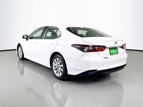 Used 2022 Toyota Camry LE image 7