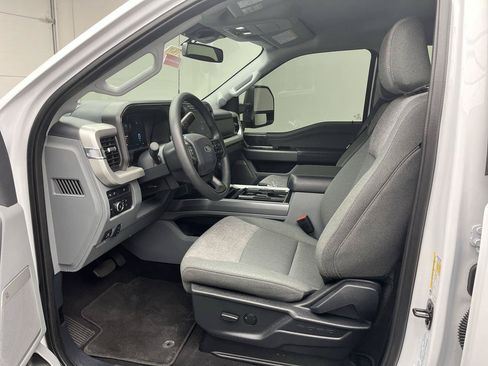 Used 2024 Ford F250 XLT w/ XLT Premium Package AWD/4WD image 3