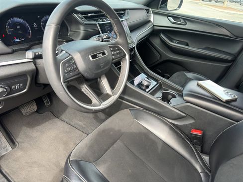 Used 2023 Jeep Grand Cherokee L Altitude image 17