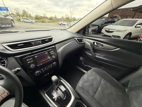 Used 2016 Nissan Rogue S image 19