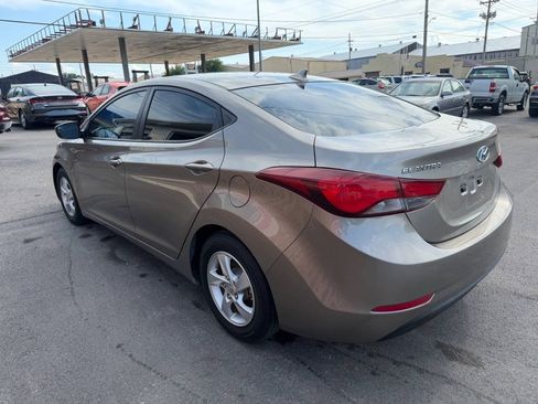 Used 2014 Hyundai Elantra SE FWD image 5