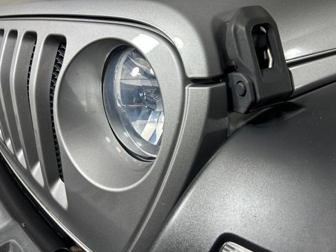 Used 2019 Jeep Wrangler Sport AWD/4WD image 31