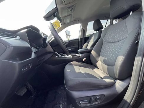 Used 2024 Toyota RAV4 XLE FWD image 17