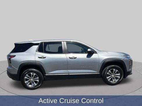 Used 2025 Chevrolet Equinox LT FWD image 2