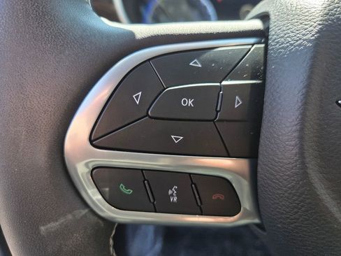 Used 2024 Chrysler Pacifica Limited FWD image 13