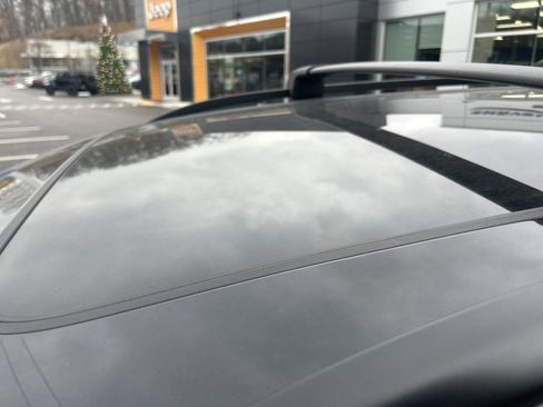 Used 2020 Volkswagen Tiguan SE R-Line image 3