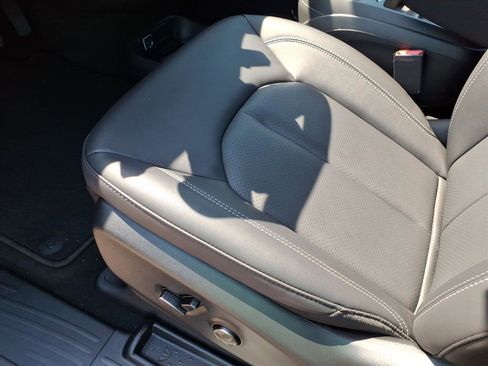 New 2027 Chrysler Pacifica Select FWD image 20