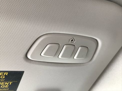 Used 2022 Ford Escape Titanium image 10