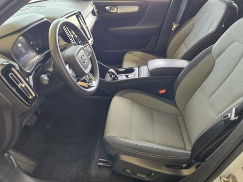 Used 2024 Volvo XC40 B5 Core image 20