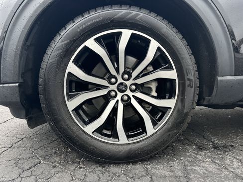 Used 2023 Ford Explorer ST-Line w/ Class IV Trailer Tow Package image 12