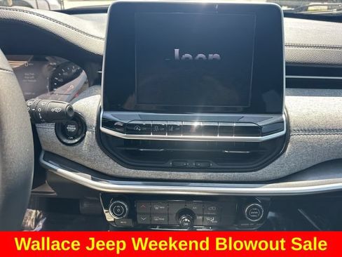 Certified 2025 Jeep Compass Latitude AWD/4WD image 19