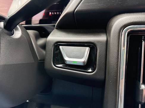 Used 2025 GMC Yukon Denali w/ Denali Reserve Package image 27