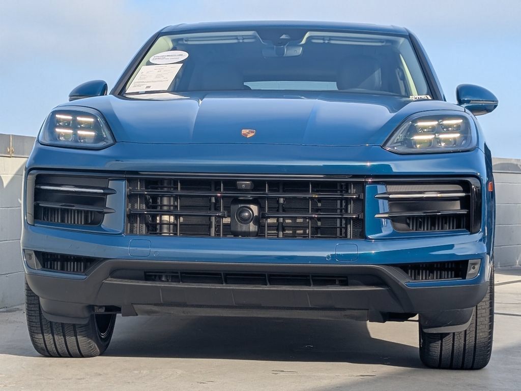 Certified 2025 Porsche Cayenne AWD/4WD image 8