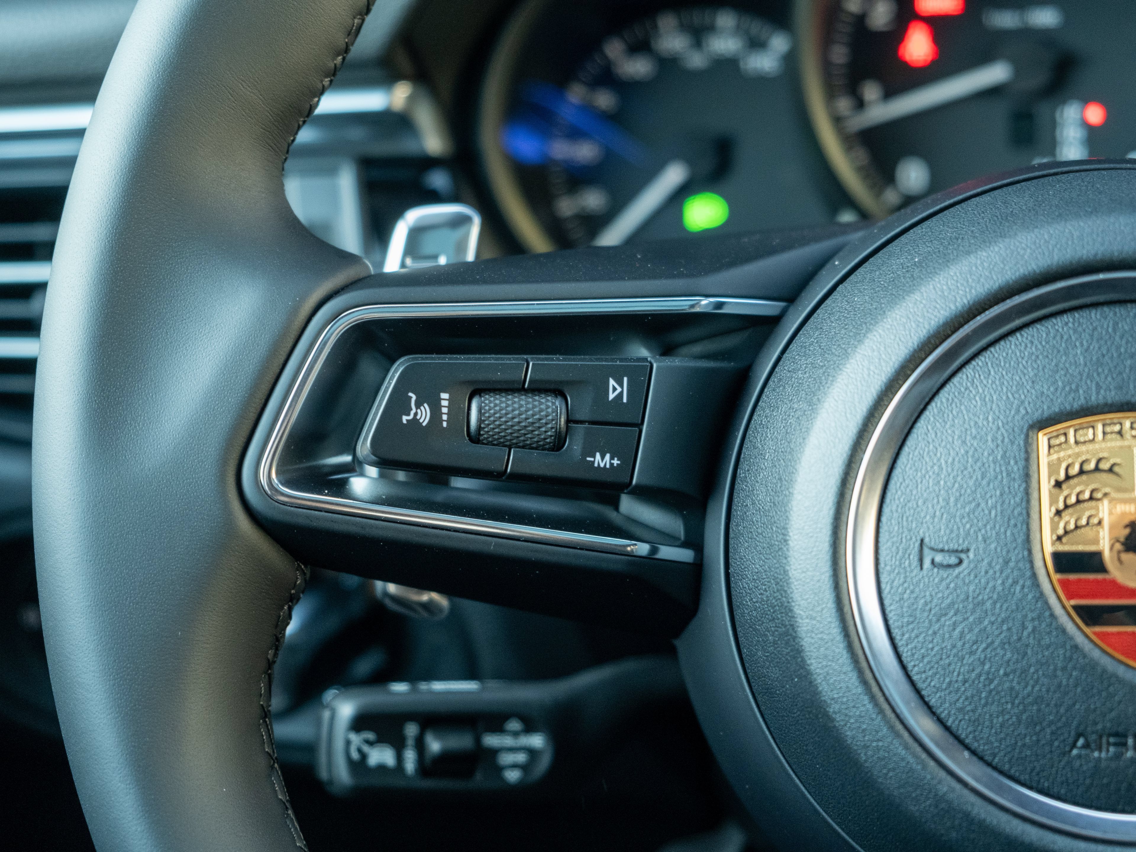Certified 2026 Porsche Macan AWD/4WD image 24