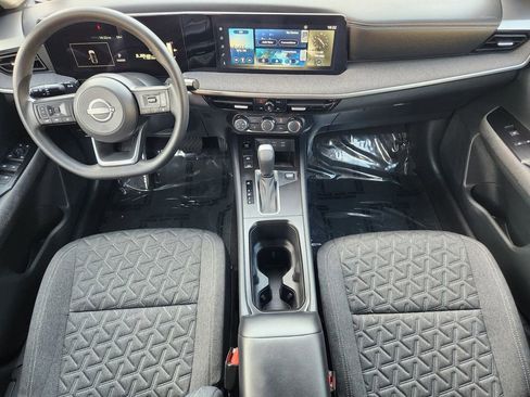 Certified 2025 Nissan Kicks SV image 10